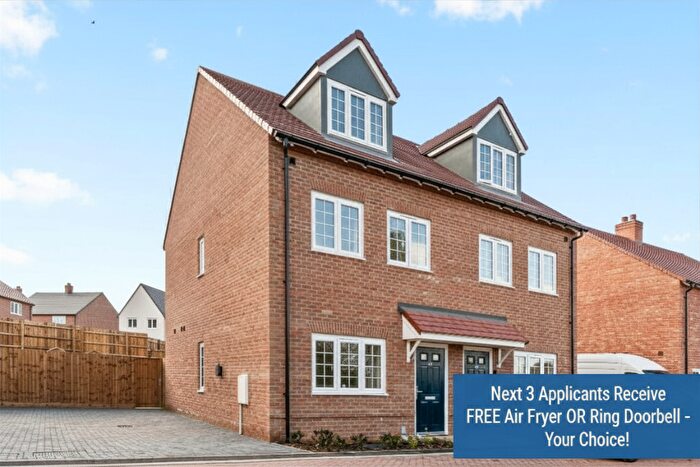 3 Bedroom Semi-Detached House To Rent In Bridle Crescent, Braintree, Essex, CM7
