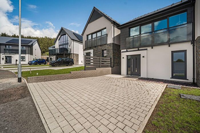 3 Bedroom Semi-Detached House For Sale In Maes Thornton, Rassau, NP23