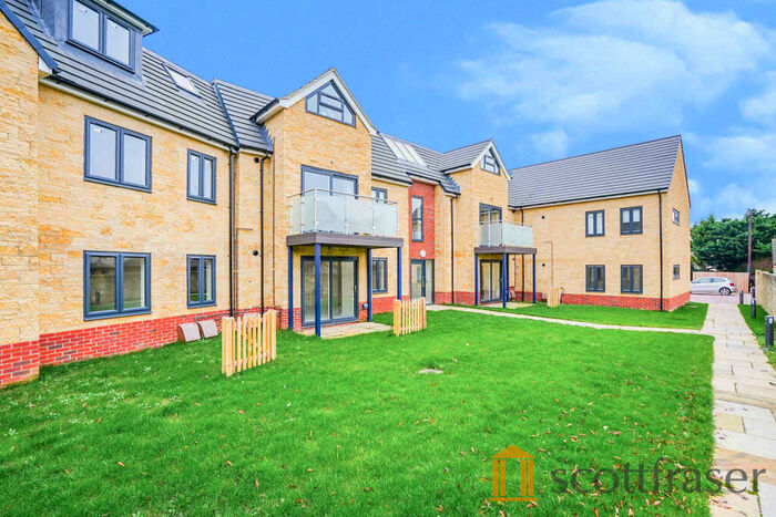 2 Bedroom Apartment To Rent In Corndell Gardens, Witney, OX28
