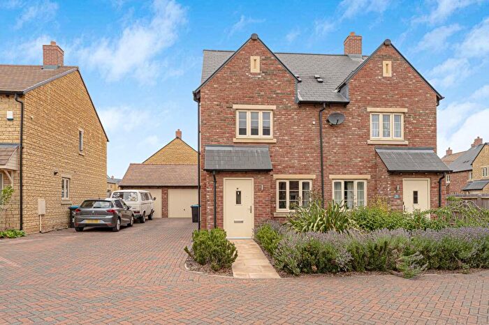 2 Bedroom House For Sale In Pittick Close, Long Hanborough, OX29