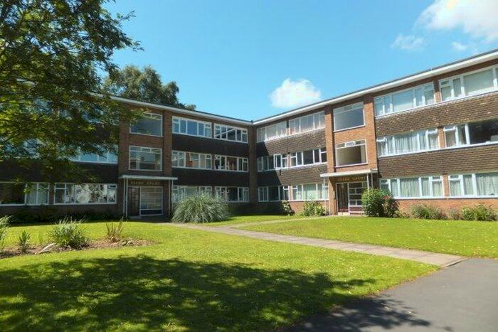 2 Bedroom Flat To Rent In Clyde Court, Sutton Coldfield, B73