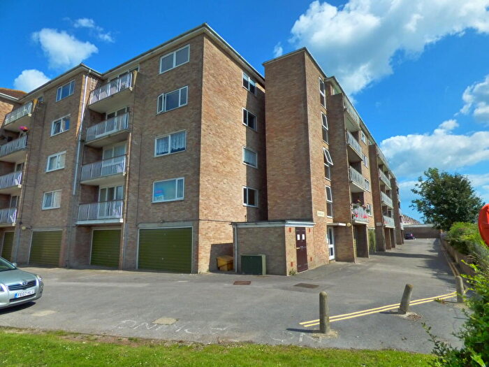 2 Bedroom Flat To Rent In Gale Moor Avenue, Gosport, PO12