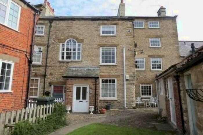 2 Bedroom Flat To Rent In Duncombe Place, York, YO62