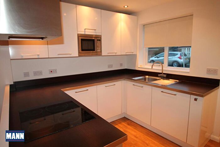 2 Bedroom House To Rent In High Street, Greenhithe, Kent, DA9