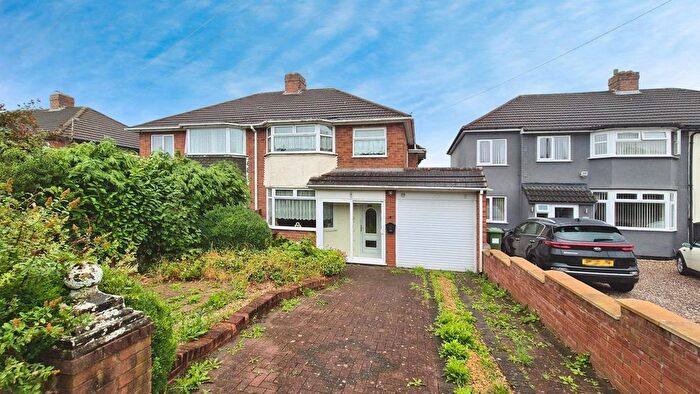 3 Bedroom Semi-Detached House For Sale In Whitehorse Road, Brownhills, WS8