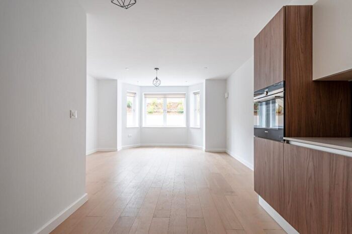 2 Bedroom Flat To Rent In Turret House, Compayne Gardens, NW6