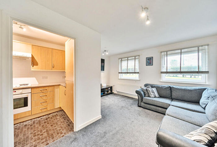 1 Bedroom Apartment For Sale In Burrage Road, Redhill, Surrey, RH1