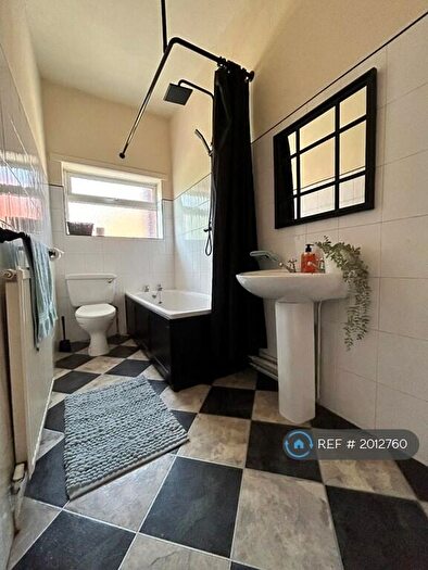 2 Bedroom End Of Terrace House To Rent In Clarendon Street, Dukinfield, SK16