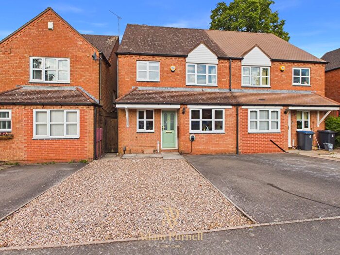 3 Bedroom Semi-Detached House For Sale In Crossland Row, Burbage, LE10