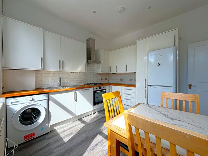3 Bedroom Flat To Rent In Alwyne Road, London, SW19