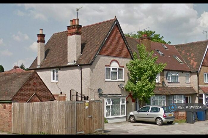 2 Bedroom Flat To Rent In Deansbrook Road, London, HA8