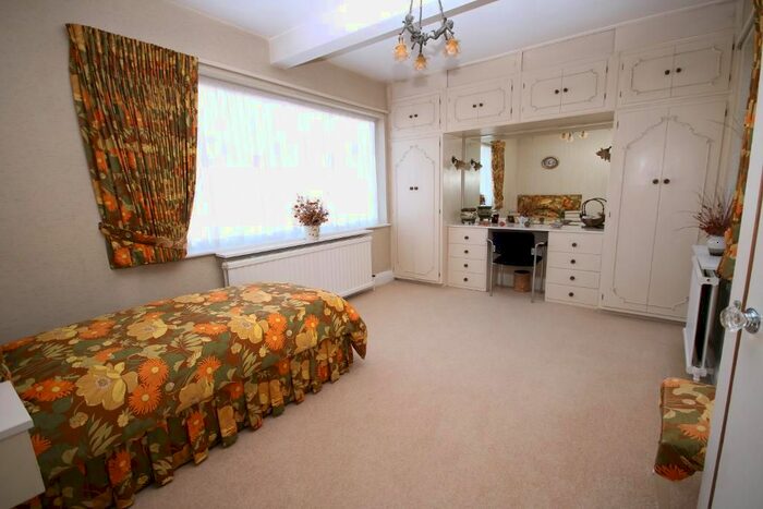 4 Bedroom Detached House For Sale In St Margarets Road, Edgware, Middlesex, HA8