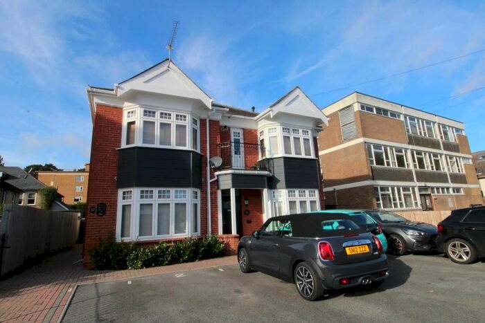 2 Bedroom Flat To Rent In Alumhurst Road, Bournemouth, BH4