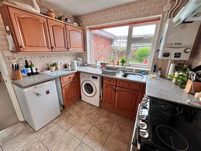 2 Bedroom Detached Bungalow For Sale In Avondale Gardens, Gillingham, SP8