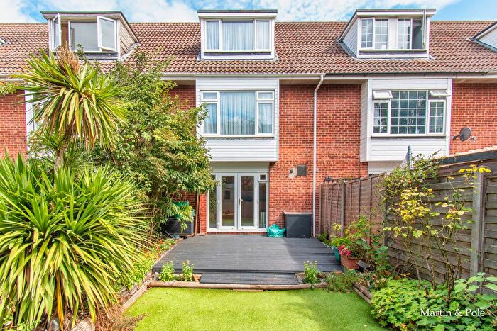 3 Bedroom Town House For Sale In Hazel Drive, Woodley, Reading, RG5