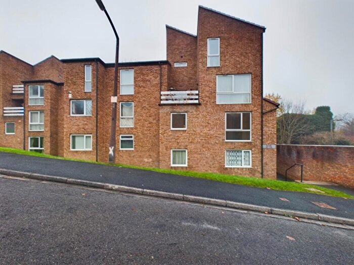 1 Bedroom Flat For Sale In Frizley Gardens, Bradford, BD9