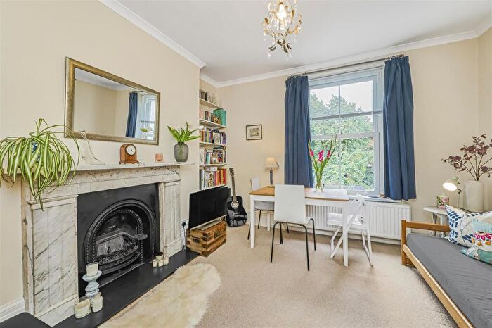 1 Bedroom Flat For Sale In Rosemary Terrace, East Sheen, SW14