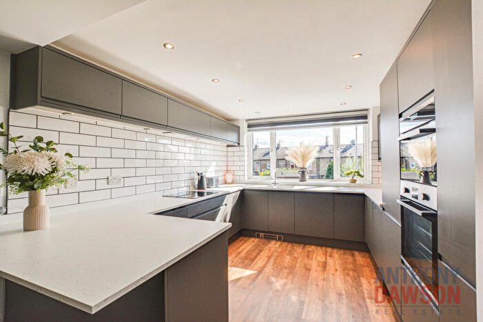3 Bedroom Terraced House For Sale In Forest Avenue, Fence, BB12