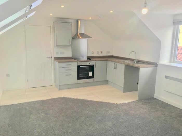 1 Bedroom Flat To Rent In Two Mile Hill Road, Kingswood, Bristol, BS15