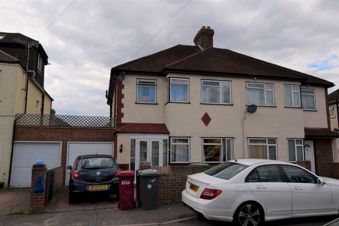 3 Bedroom House To Rent In Midcroft, Slough, SL2
