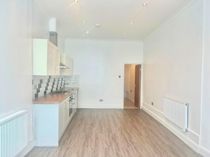 1 Bedroom Flat To Rent In Amersham Road, London, SE14