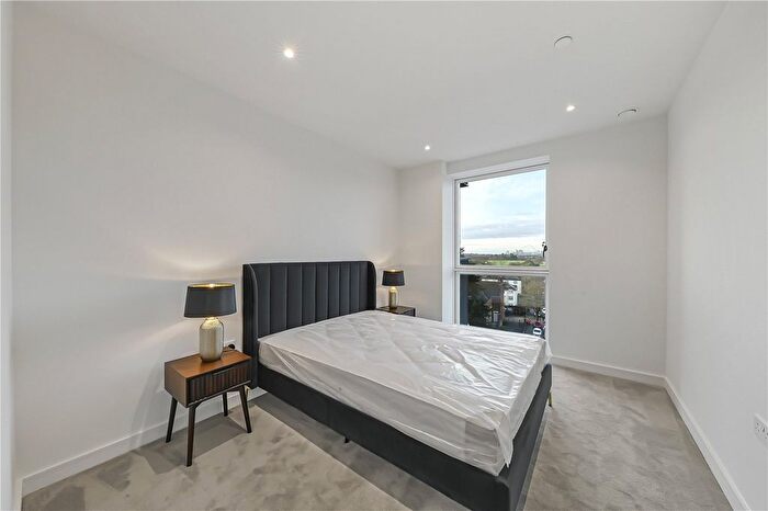 2 Bedroom Flat To Rent In Bower House, Hendon, NW9