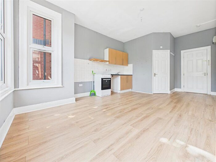 1 Bedroom Flat For Sale In Minster Road, London, NW2