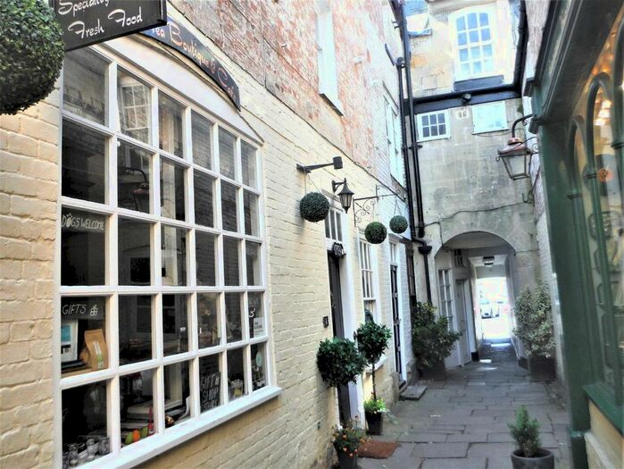 2 Bedroom Flat To Rent In The Ginnel, Market Place, Devizes, SN10
