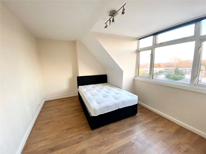 Property To Rent In Stonecot Hill, Sutton, Surrey, SM3