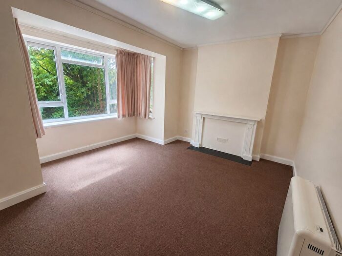 3 Bedroom Flat To Rent In Totteridge Road, High Wycombe, HP13