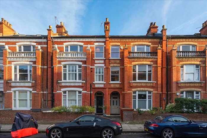 2 Bedroom Flat For Sale In Fulham Park Gardens, Fulham, London, SW6