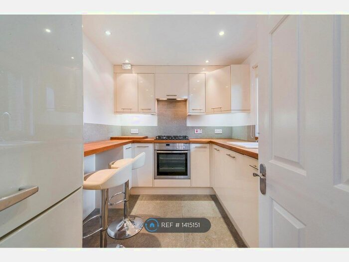 1 Bedroom Flat To Rent In Mulberry Lodge, Enfield, EN2