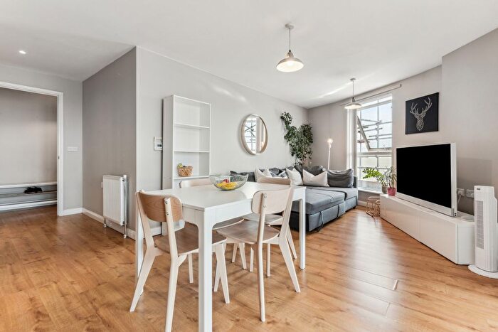 2 Bedroom Flat To Rent In Queensland Road, Holloway, N7