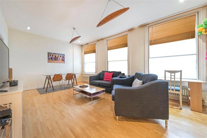 2 Bedroom Terraced House To Rent In Fleet Street, City Of London, EC4Y