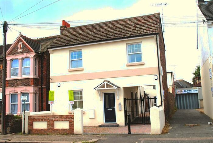 2 Bedroom Flat To Rent In Tarring Road, Worthing, BN11