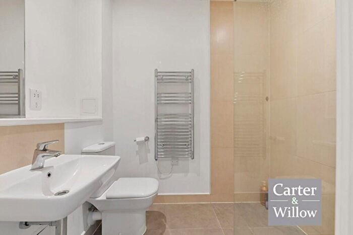 1 Bedroom Flat For Sale In Harbard Close, Barking, IG11