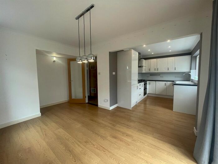 4 Bedroom Property To Rent In Parrock Road, Gravesend, Kent, DA12