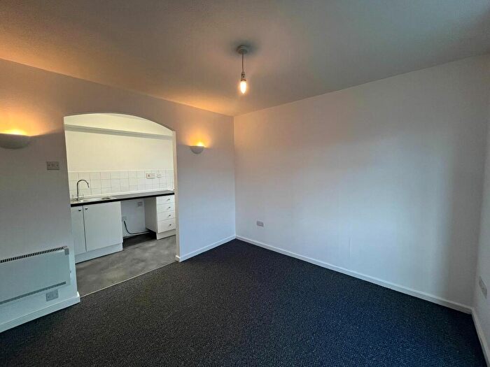 1 Bedroom Flat To Rent In Glenbrook Drive, Barry, CF63