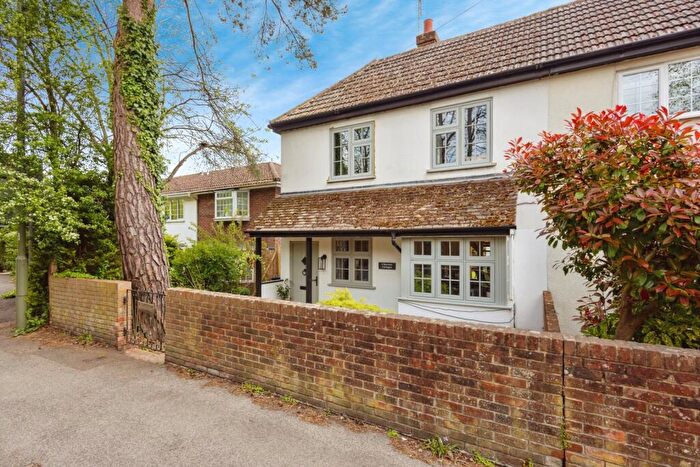 3 Bedroom Semi-Detached House For Sale In Worplesdon Road, Guildford, Surrey, GU3