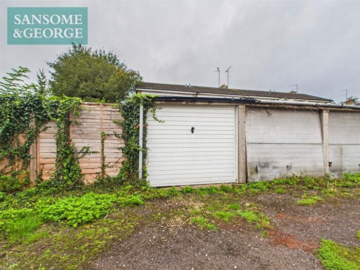 3 Bedroom End Of Terrace House For Sale In Meadow Way, Theale, Reading, Berkshire, RG7