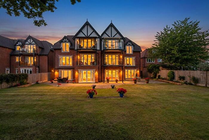 3 Bedroom Apartment For Sale In Apartment Fairway Lawns, Dovehouse Lane, Solihull, B91