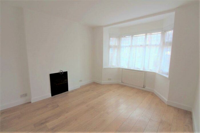 2 Bedroom Maisonette To Rent In Orchid Road, Southgate, N14