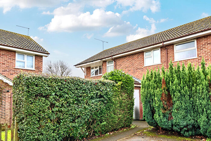 1 Bedroom Maisonette For Sale In Vernon Close, Ottershaw, Chertsey, KT16