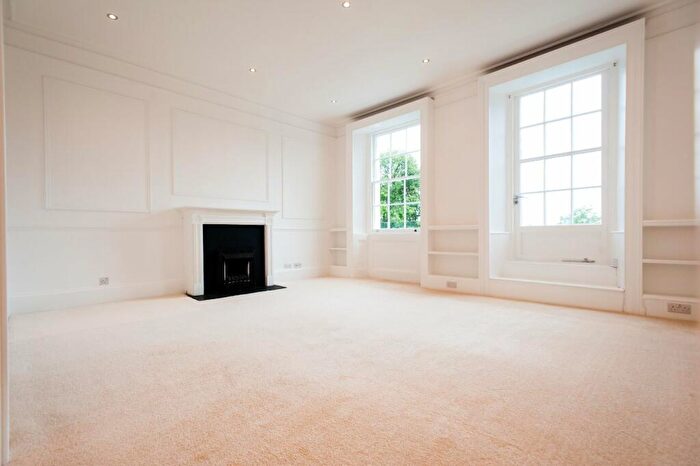 3 Bedroom Apartment To Rent In Hamilton Terrace, London, NW8