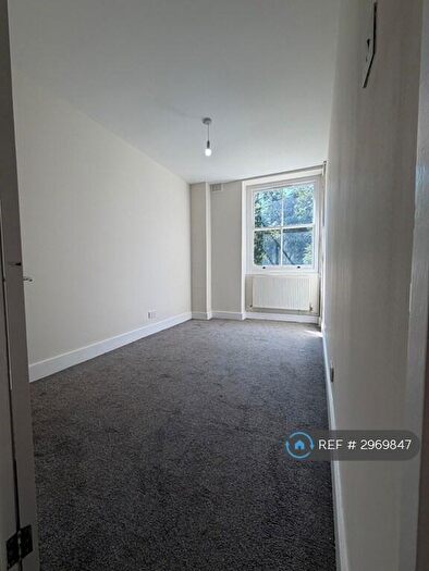 3 Bedroom Flat To Rent In Wickham Road, London, SE4