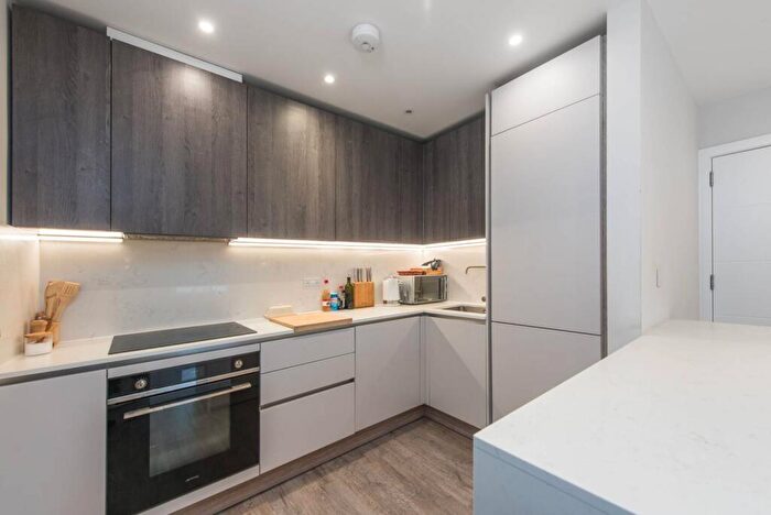2 Bedroom Flat For Sale In High Street, High Barnet, Barnet, EN5