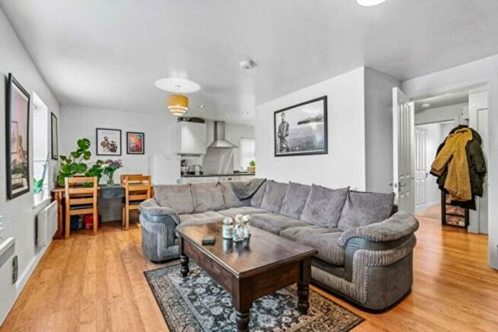 2 Bedroom Flat To Rent In Dellsome Lane, North Mymms, AL9