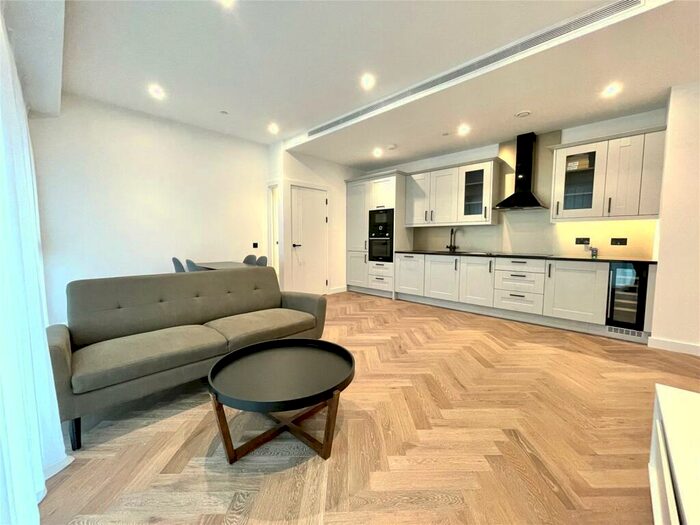 2 Bedroom Flat To Rent In Merino Gardens, Tower Bridge, E1W