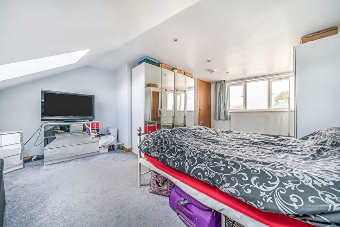 3 Bedroom Terraced House For Sale In Trafalgar Road, Gravesend, Kent, DA11