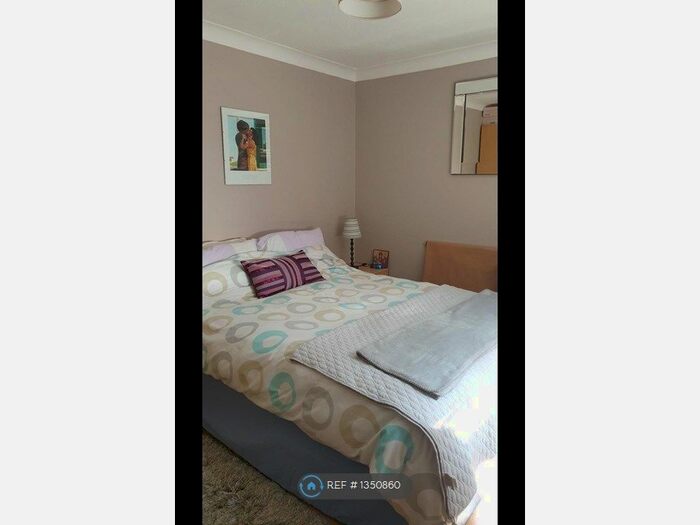 2 Bedroom Flat To Rent In Basildon, Basildon, SS15